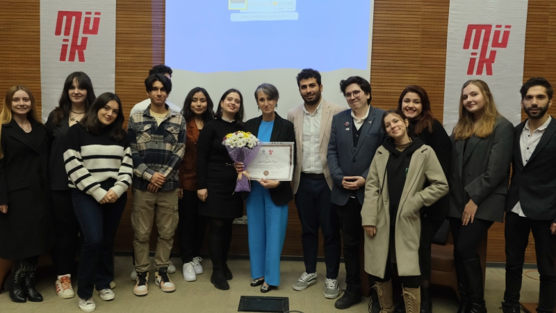 Marmara Üniversitesi İletişim Kulübü-Halkla İlişkiler ve İletişim Yönetimi Kariyerinde Yolculuk Derinleşmek, Odaklanmak Marmara Üniversitesi İletişim Kulübü