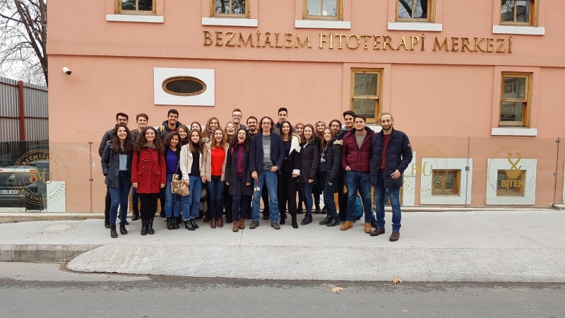 Marmara Üniversitesi Eczacılık Öğrencileri Birliği Kulübü-Fitoterapi Merkezi Gezisi Marmara Üniversitesi Eczacılık Öğrencileri Birliği Kulübü