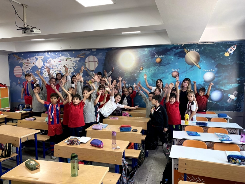 Marmara Üniversitesi Eczacılık Öğrencileri Birliği Kulübü-Ecza Dolabı Olmayan Okul Kalmasın Marmara Üniversitesi Eczacılık Öğrencileri Birliği Kulübü