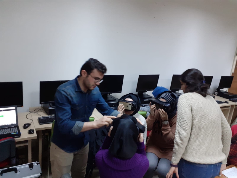 Genç İnovatif Sağlıkçılar Kulübü-Sanal Gerçeklik Uygulamaları Genç İnovatif Sağlıkçılar Kulübü
