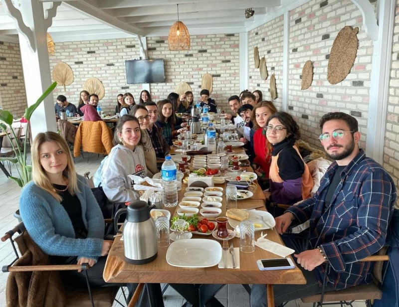 Marmara Üniversitesi Eczacılık Öğrencileri Birliği Kulübü-Çayır Çimen Evleri Gezisi Marmara Üniversitesi Eczacılık Öğrencileri Birliği Kulübü