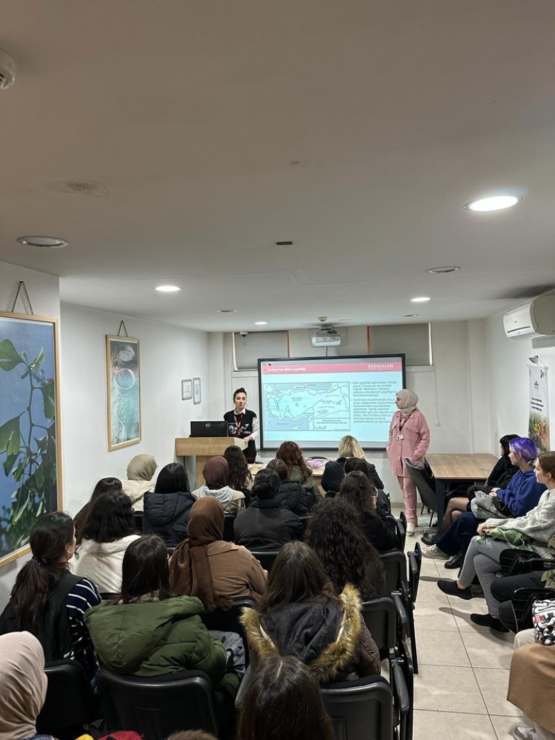Marmara Üniversitesi Eczacılık Öğrencileri Birliği Kulübü-Bezmialem Fitoterapi Eğitim Uygulama ve Araştırma Merkezi (BİTEM) Ziyareti Marmara Üniversitesi Eczacılık Öğrencileri Birliği Kulübü