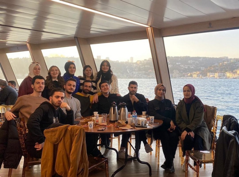 Mezun Öğrenci̇ Buluşmasi 