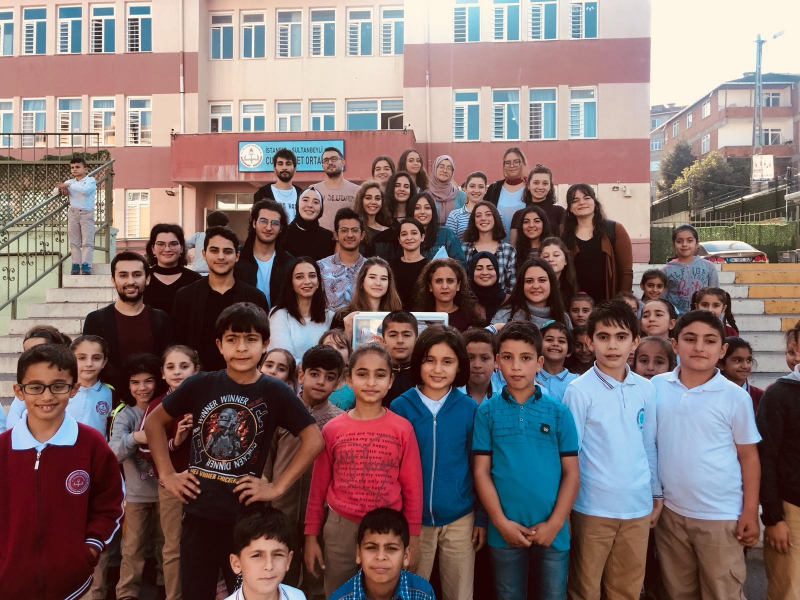 Marmara Üniversitesi Eczacılık Öğrencileri Birliği Kulübü-Ecza Dolabı Olmayan Okul Kalmasın Marmara Üniversitesi Eczacılık Öğrencileri Birliği Kulübü