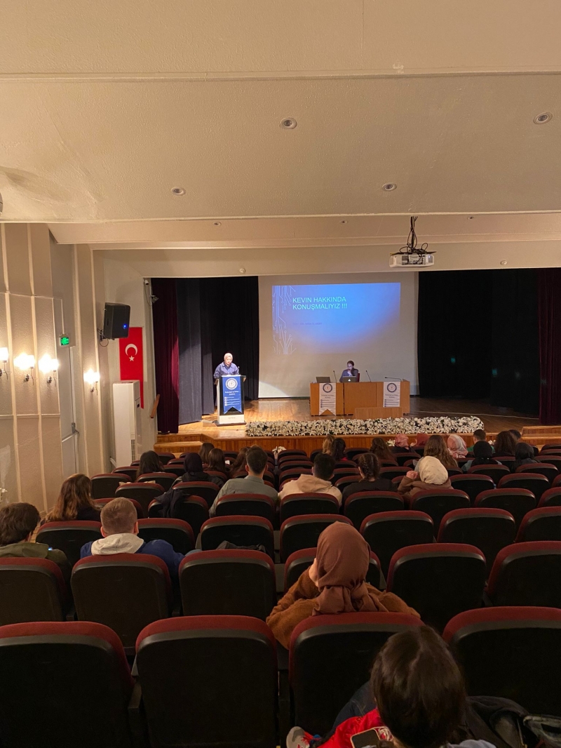 Psikoloji ve İrfan Kulübü -Kevin Hakkında Konuşmalıyız Film Tahlili Psikoloji ve İrfan Kulübü