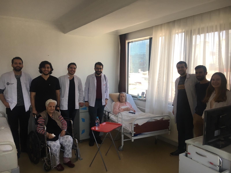 Diş Hekimliği Fakültesi Toplum Sağlığı Çalışmaları Kulübü-Maltepe Cevizli Derman Huzurevi Yaşlılarımıza Moral&motivasyon Etkinliği Diş Hekimliği Fakültesi Toplum Sağlığı Çalışmaları Kulübü