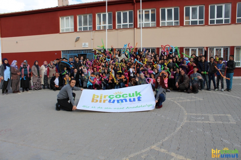 Bir Çocuk Bir Umut Kulübü-Bir El De Sen Uzat Anadolu'ya Bir Çocuk Bir Umut Kulübü