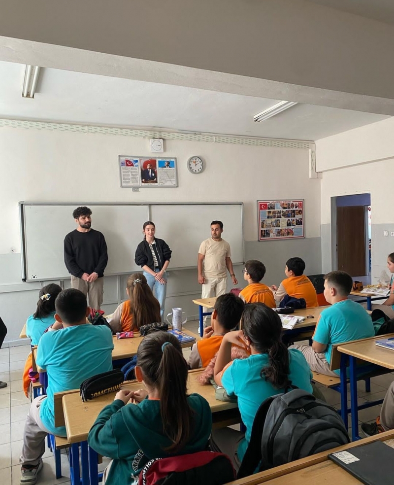 Marmara Üniversitesi Eczacılık Öğrencileri Birliği Kulübü-Ecza Dolabı Olmayan Okul Kalmasın Marmara Üniversitesi Eczacılık Öğrencileri Birliği Kulübü