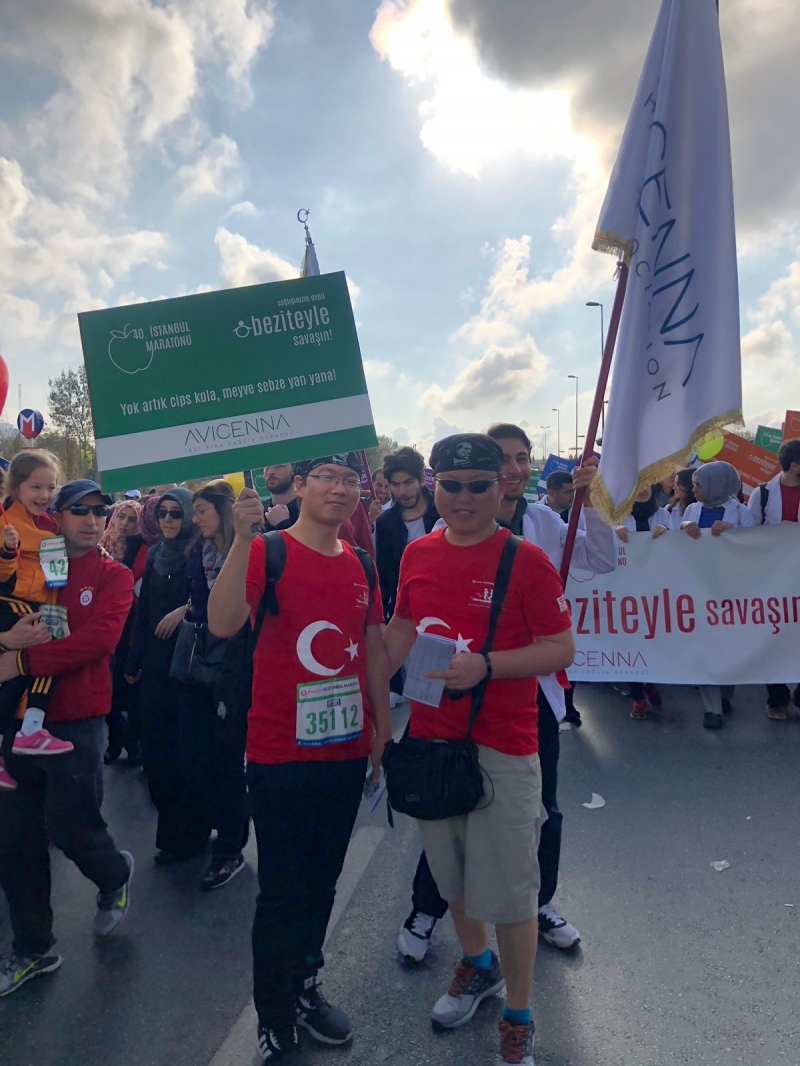 Diş Hekimliği Fakültesi Toplum Sağlığı Çalışmaları Kulübü-40.İstanbul Maratonu - "Sağlığınızla Değil Obeziteyle Savaşın!" sloganıyla farkındalık yürüyüşü Diş Hekimliği Fakültesi Toplum Sağlığı Çalışmaları Kulübü