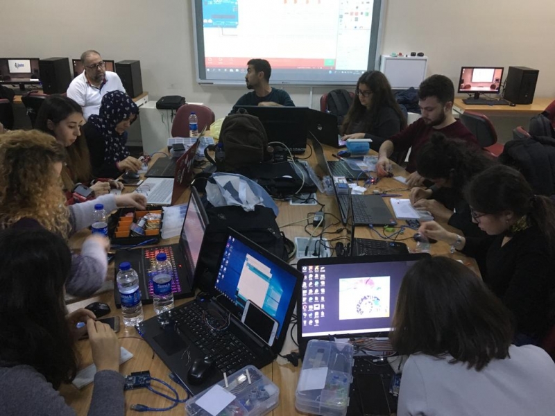 Bilişim Teknolojileri Kulübü-Robotik Kodlama Dersleri Bilişim Teknolojileri Kulübü