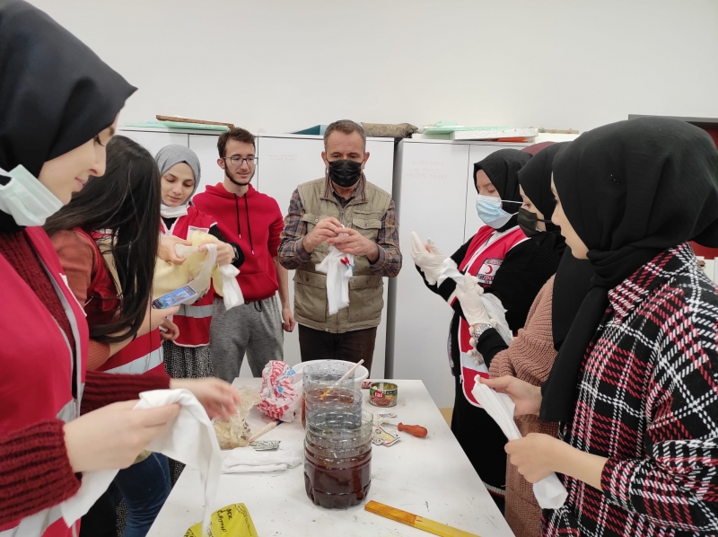 Marmara Üniversitesi Türk Kızılay Kulübü-Geleneksel Türk El Sanatları Atölyesi Marmara Üniversitesi Türk Kızılay Kulübü