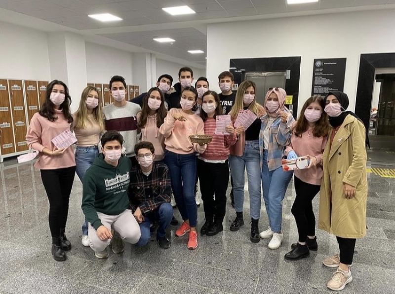 Marmara Üniversitesi Eczacılık Öğrencileri Birliği Kulübü-Meme Kanseri Farkındalık ve Bilinçlendirme Ayı Marmara Üniversitesi Eczacılık Öğrencileri Birliği Kulübü