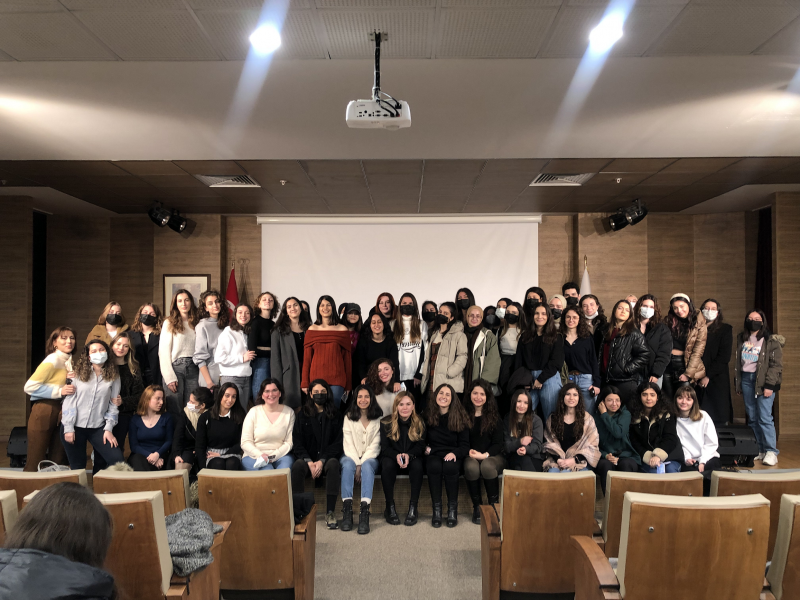 Marmara Üniversitesi Farmasötik Akademi Kulübü-Deniz Dülgeroğlu ile Söyleşi Marmara Üniversitesi Farmasötik Akademi Kulübü