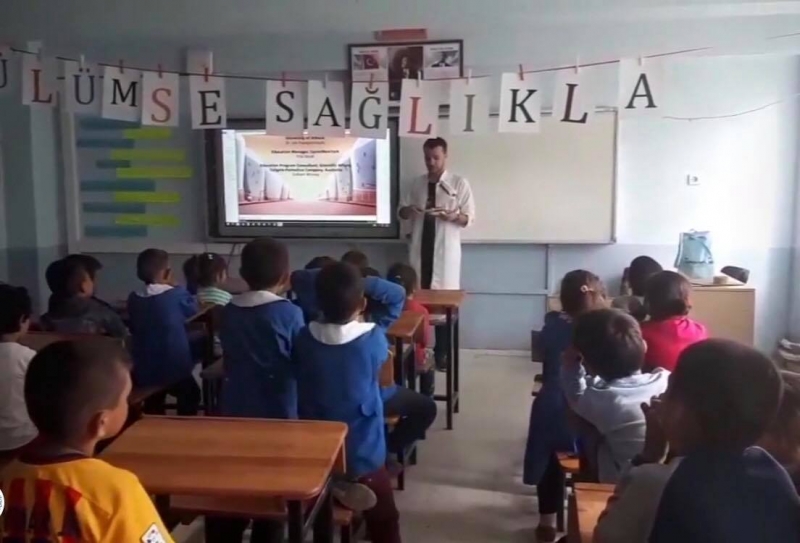 Diş Hekimliği Fakültesi Toplum Sağlığı Çalışmaları Kulübü-Uşak İli Banaz İlçesi Gürlek Köy İlk-ortaokulu Kütüphane Kurma Etkinliği Diş Hekimliği Fakültesi Toplum Sağlığı Çalışmaları Kulübü